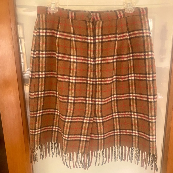 🧶INTRIGUING THREADS🧶 VTG PLAID WOOL BLEND FRINGE HEM KICK SLIT SKIRT EUC❣️ - Picture 3 of 10